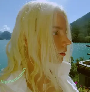 Anya Taylor-Joy / anyataylorjoy / owlicats nude photo #3460