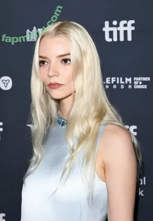 Anya Taylor-Joy / anyataylorjoy / owlicats nude photo #3496