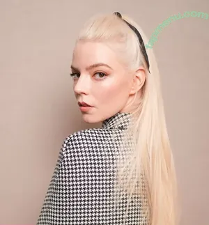 Anya Taylor-Joy / anyataylorjoy / owlicats nude photo #3504