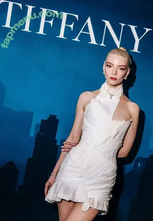 Anya Taylor-Joy / anyataylorjoy nude photo #3596