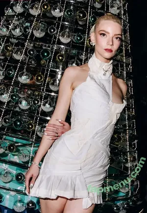 Anya Taylor-Joy / anyataylorjoy nude photo #3597