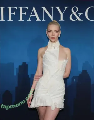 Anya Taylor-Joy / anyataylorjoy nude photo #3610