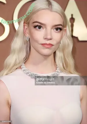 Anya Taylor-Joy / anyataylorjoy nude photo #3615