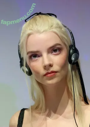 Anya Taylor-Joy / anyataylorjoy nude photo #3661