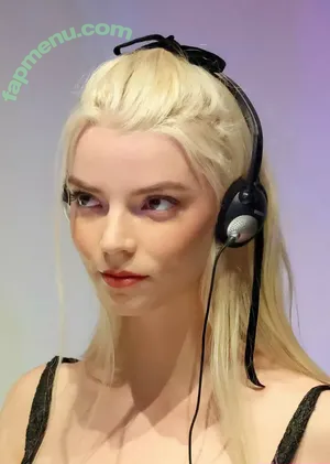 Anya Taylor-Joy / anyataylorjoy nude photo #3664