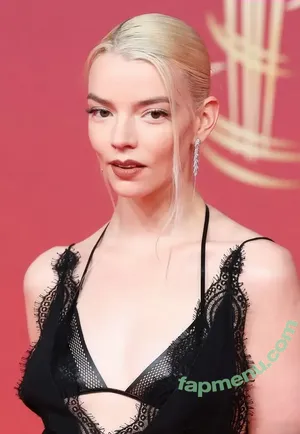 Anya Taylor-Joy / anyataylorjoy nude photo #3732