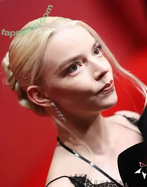 Anya Taylor-Joy / anyataylorjoy nude photo #3792