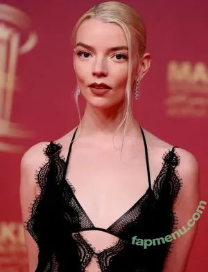 Anya Taylor-Joy / anyataylorjoy nude photo #3795