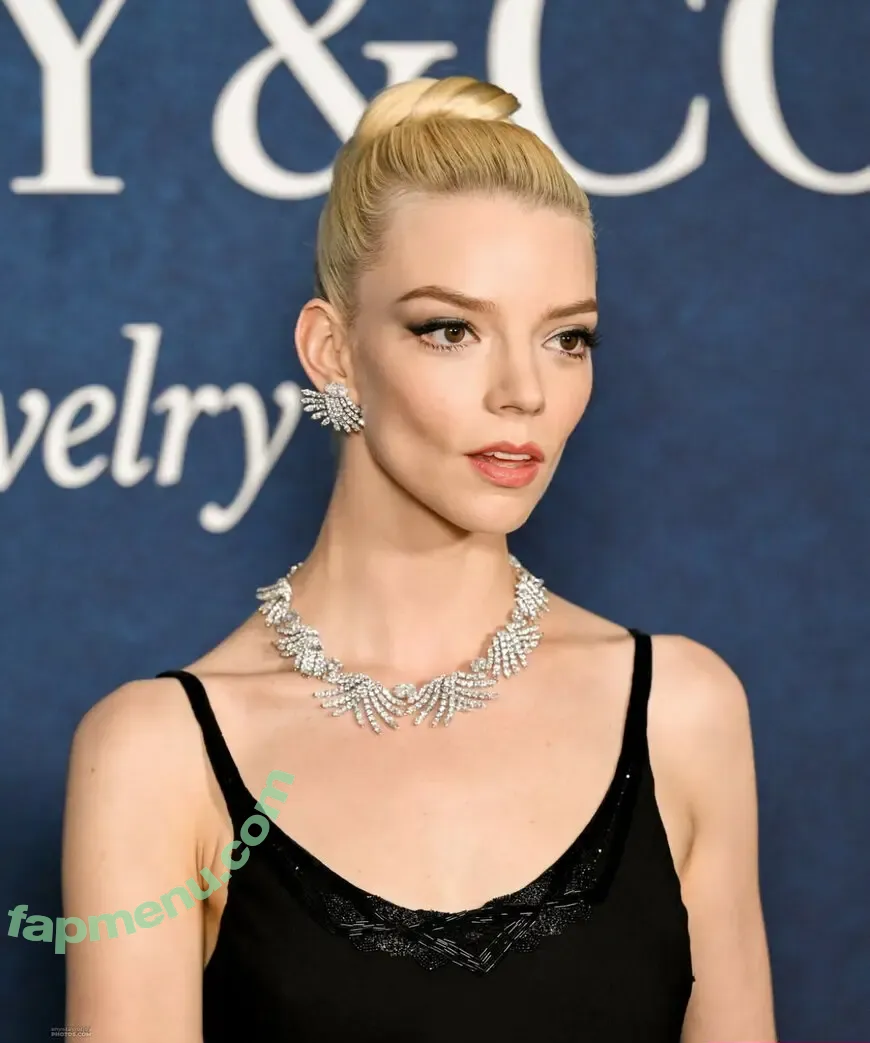 Anya Taylor-Joy nude photo #3403 (Anya Taylor Joy / anyataylorjoy)