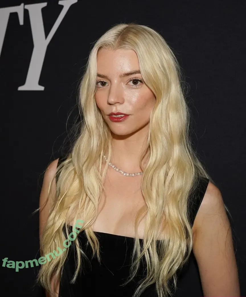 Anya Taylor-Joy nude photo #3480 (anyataylorjoy / owlicats)