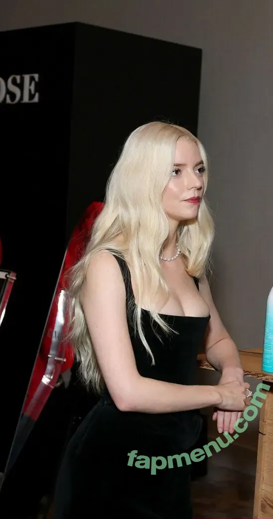 Anya Taylor-Joy nude photo #3485 (anyataylorjoy / owlicats)