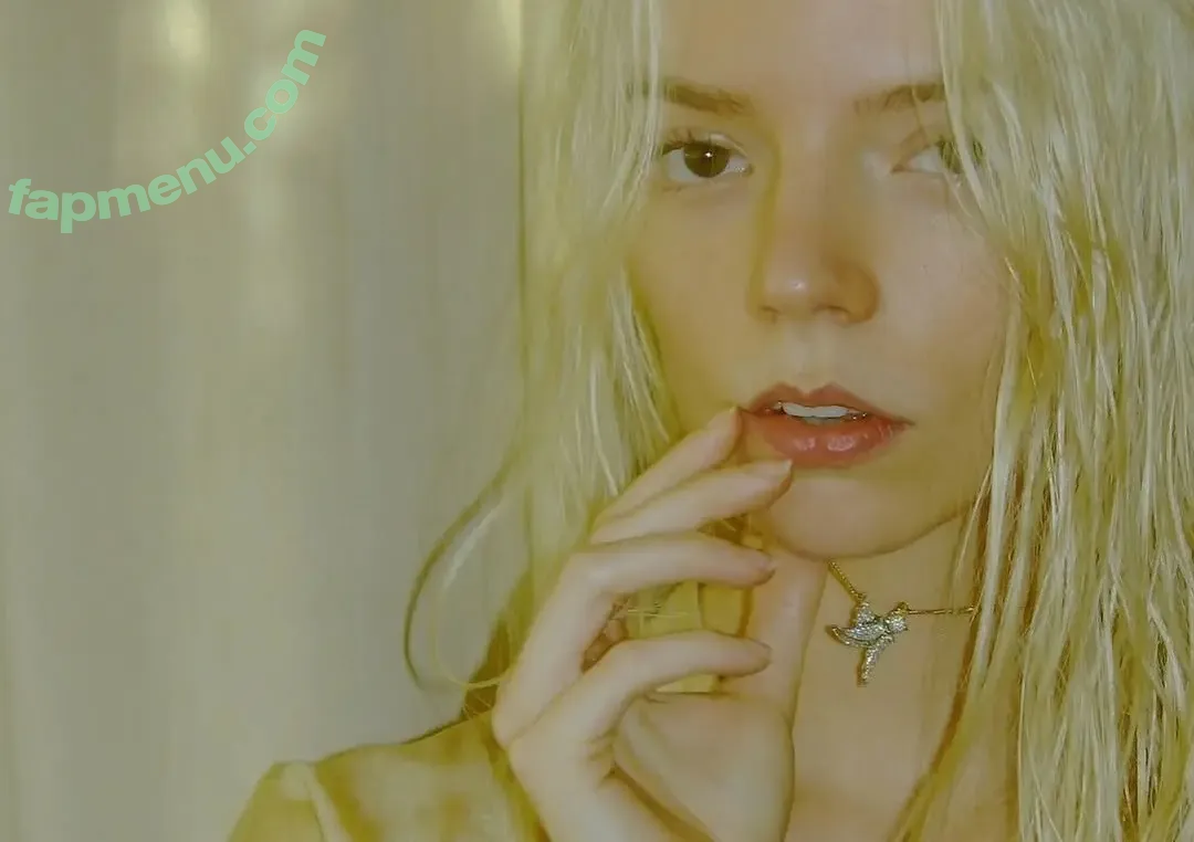 Anya Taylor-Joy nude photo #3501 (anyataylorjoy / owlicats)