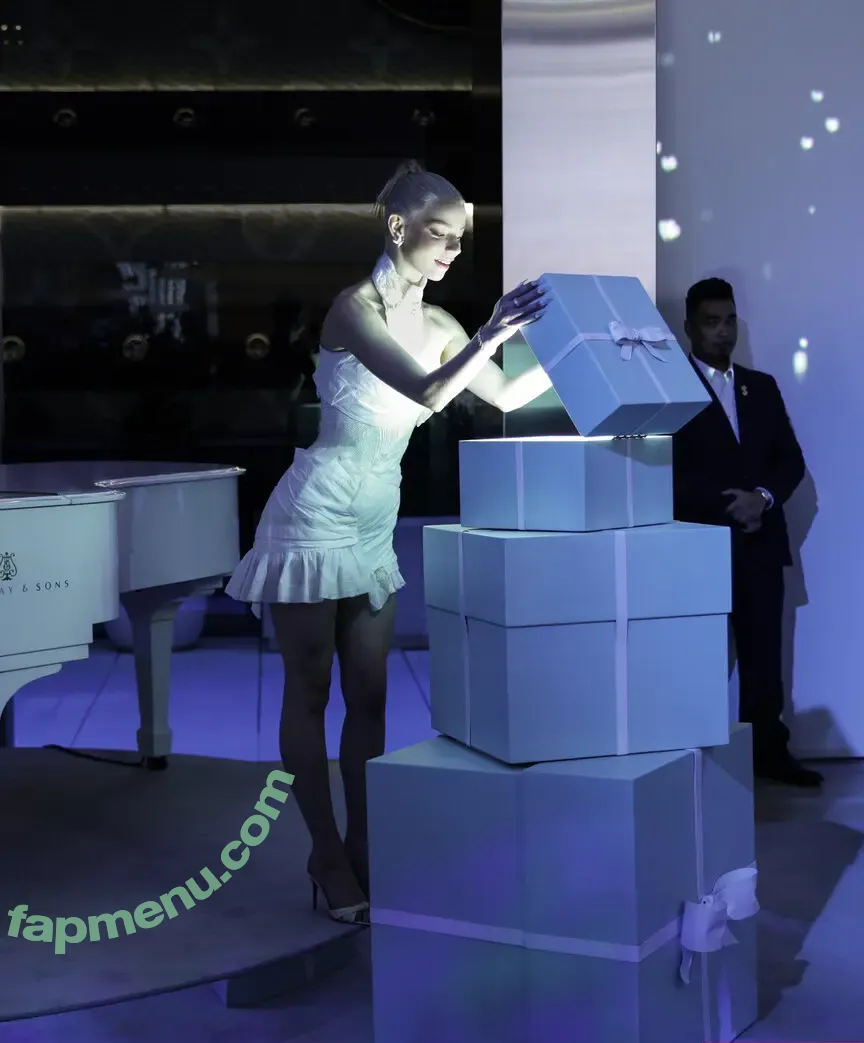 Anya Taylor-Joy nude photo #3528 (anyataylorjoy)