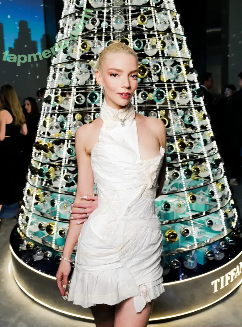 Anya Taylor-Joy nude photo #3540 (anyataylorjoy)