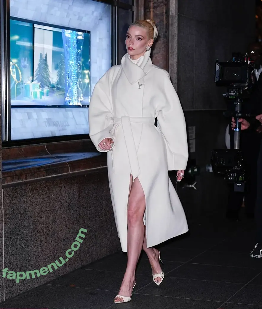 Anya Taylor-Joy nude photo #3550 (anyataylorjoy)