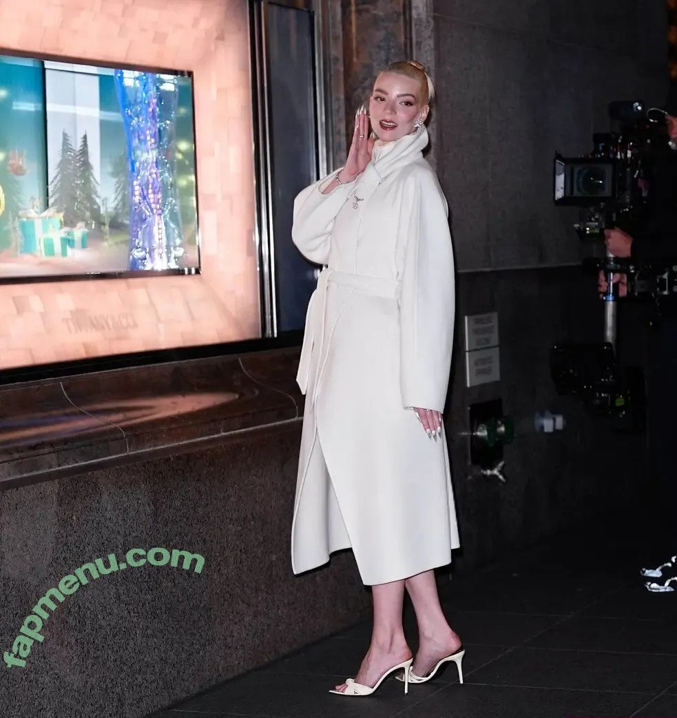 Anya Taylor-Joy nude photo #3555 (anyataylorjoy)