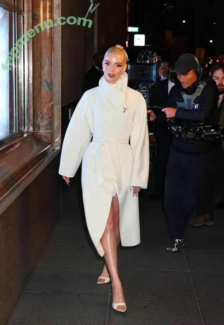 Anya Taylor-Joy nude photo #3565 (anyataylorjoy)