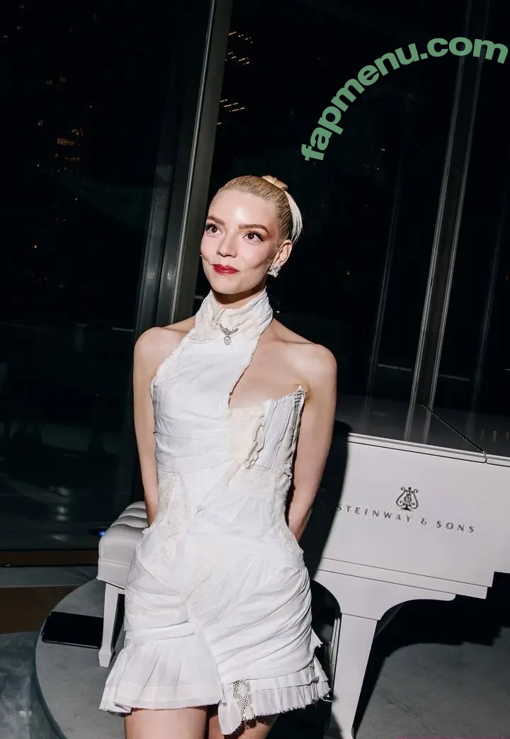 Anya Taylor-Joy nude photo #3570 (anyataylorjoy)