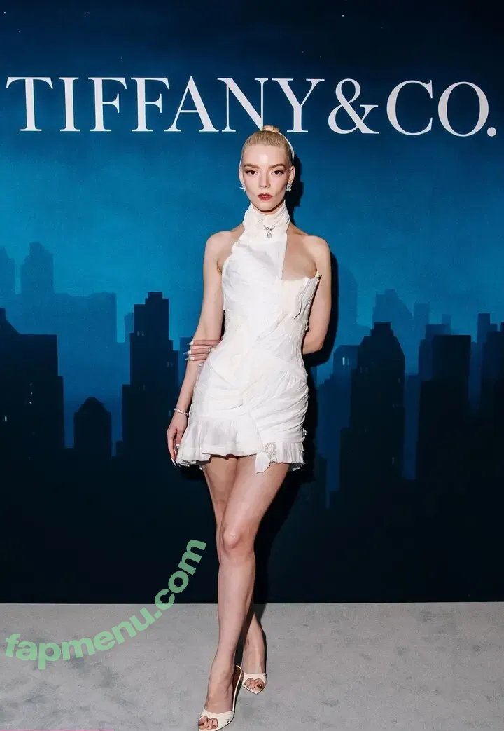 Anya Taylor-Joy nude photo #3582 (anyataylorjoy)