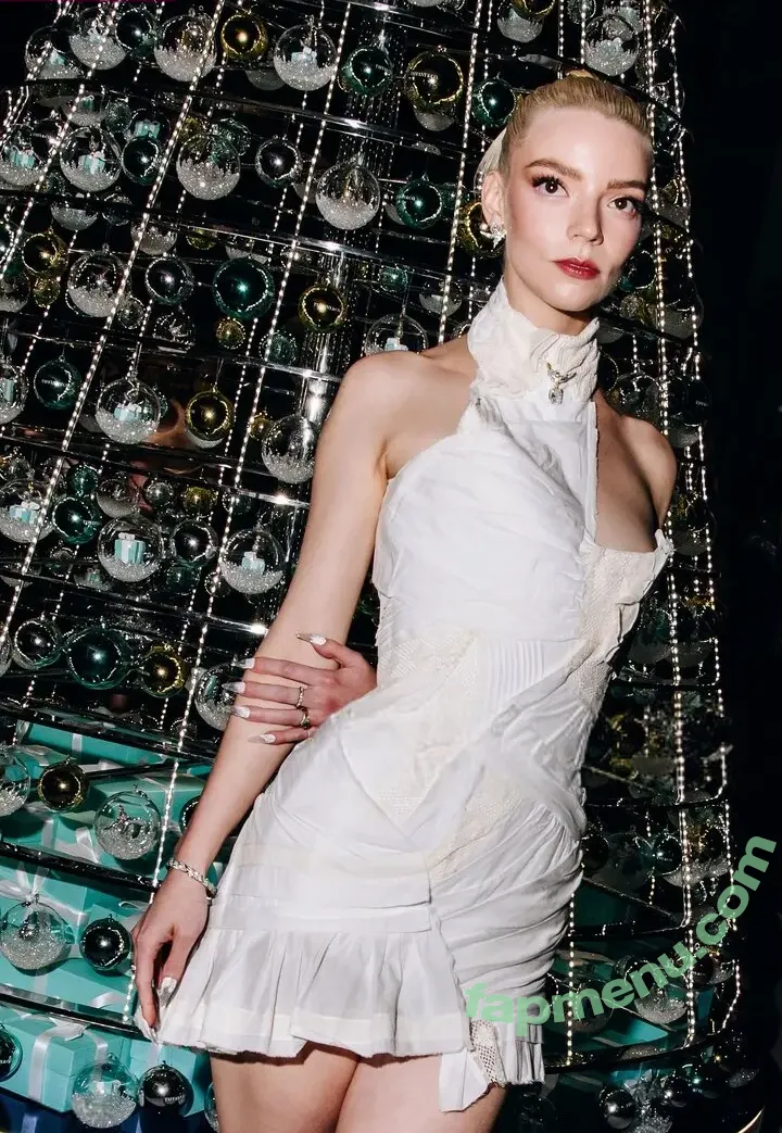 Anya Taylor-Joy nude photo #3597 (anyataylorjoy)