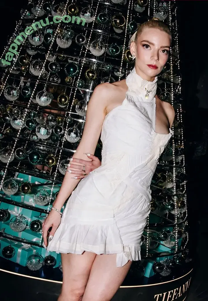 Anya Taylor-Joy nude photo #3598 (anyataylorjoy)