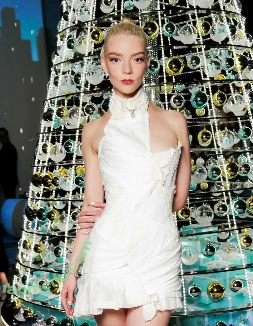 Anya Taylor-Joy nude photo #3607 (anyataylorjoy)