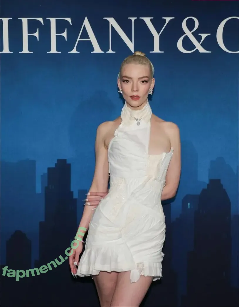 Anya Taylor-Joy nude photo #3610 (anyataylorjoy)