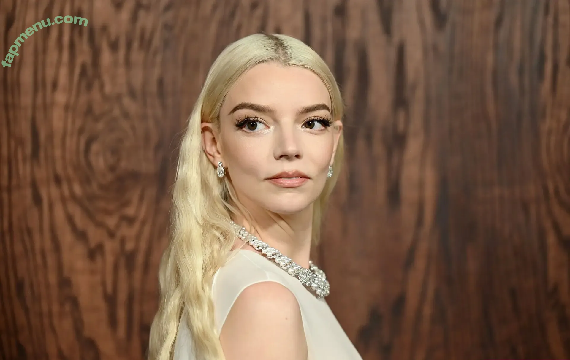 Anya Taylor-Joy nude photo #3618 (anyataylorjoy)