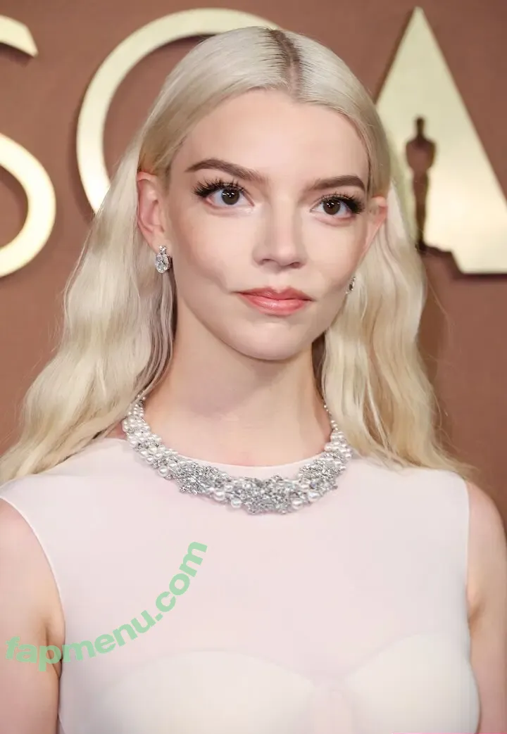 Anya Taylor-Joy nude photo #3621 (anyataylorjoy)