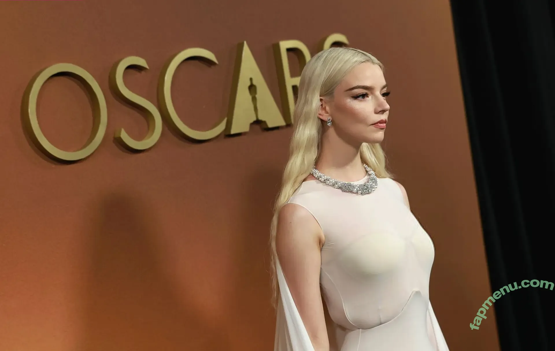 Anya Taylor-Joy nude photo #3632 (anyataylorjoy)