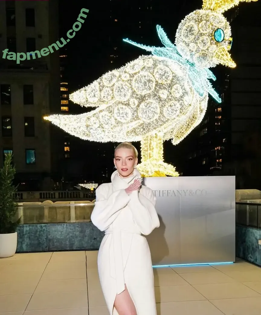 Anya Taylor-Joy nude photo #3653 (anyataylorjoy)