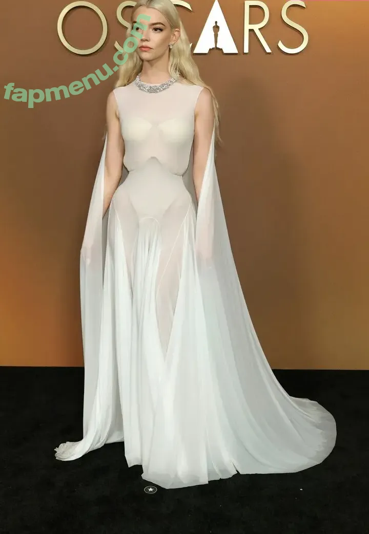 Anya Taylor-Joy nude photo #3657 (anyataylorjoy)