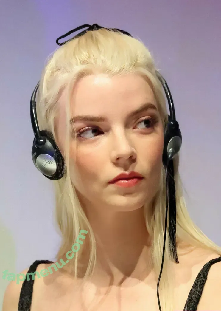 Anya Taylor-Joy nude photo #3665 (anyataylorjoy)