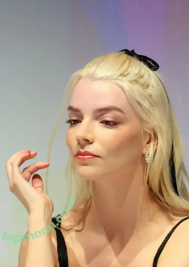 Anya Taylor-Joy nude photo #3666 (anyataylorjoy)