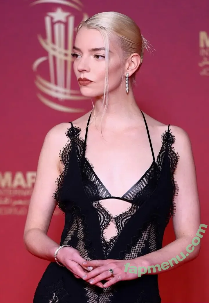 Anya Taylor-Joy nude photo #3713 (anyataylorjoy)