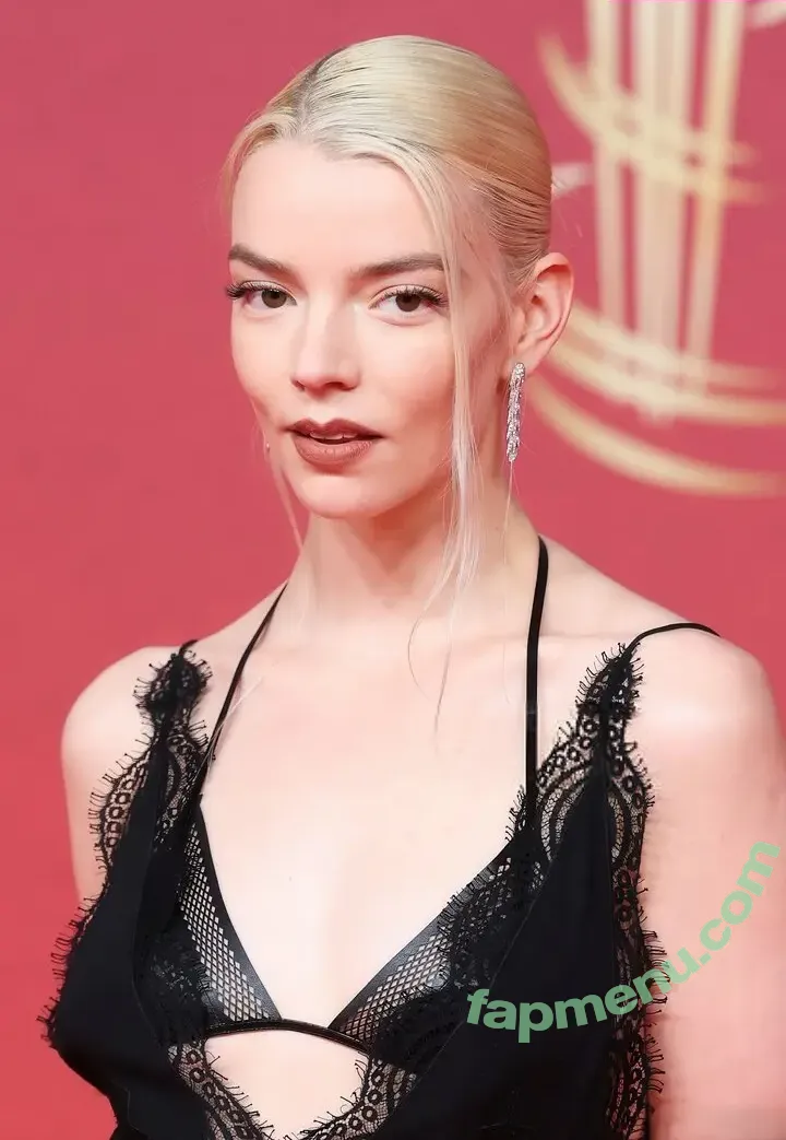 Anya Taylor-Joy nude photo #3732 (anyataylorjoy)