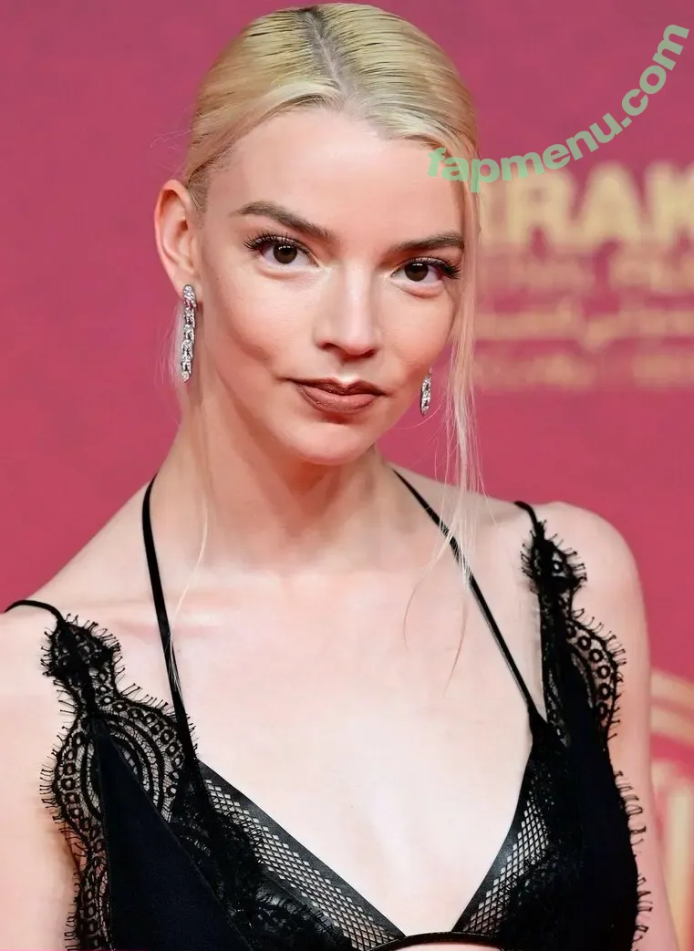 Anya Taylor-Joy nude photo #3797 (anyataylorjoy)