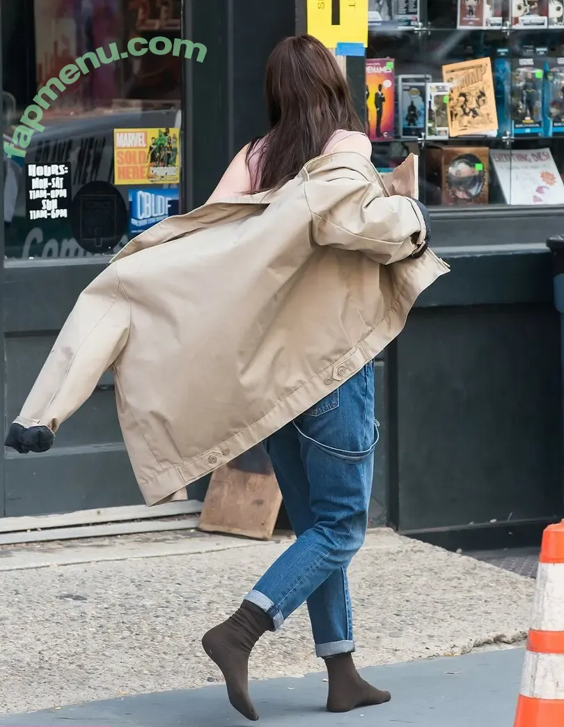 Anya Taylor-Joy nude photo #3834 (anyataylorjoy)