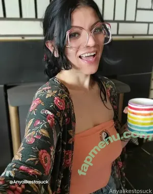 Anyalikestosuck / anya.may nude photo #0077