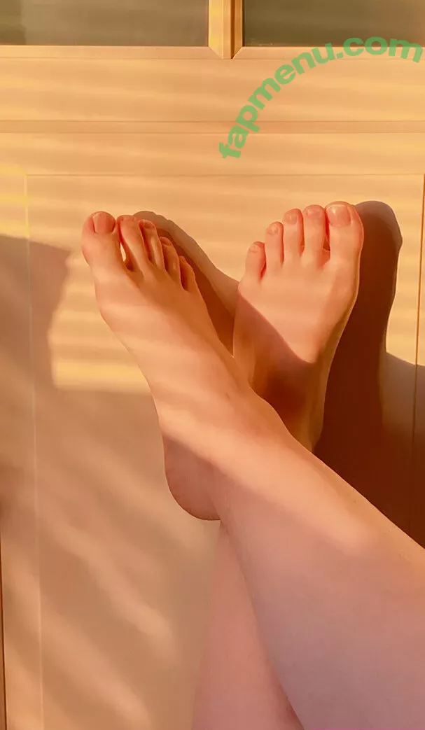 anye_feet nude photo #0018 (anyefeet)