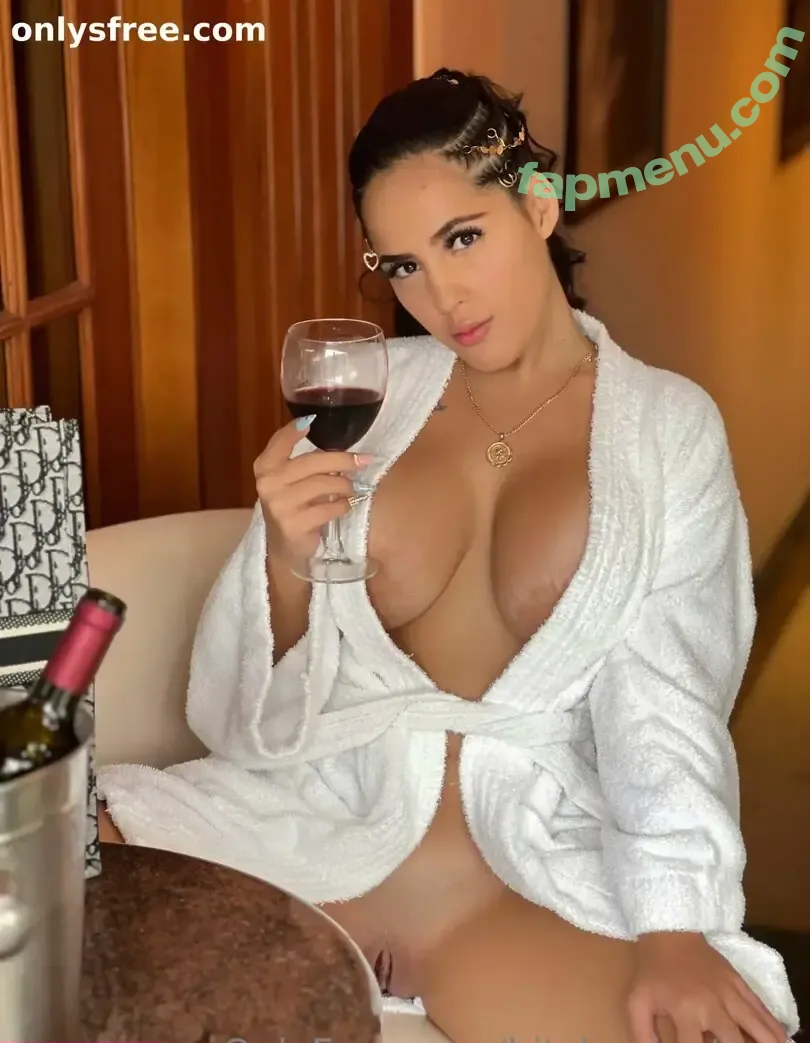 Anyimar Valentina nude photo #0005 (Anyimar Valentina)