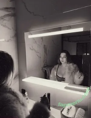 Apoline Perret / apolineprrt / shaniaperrett nude photo #0163