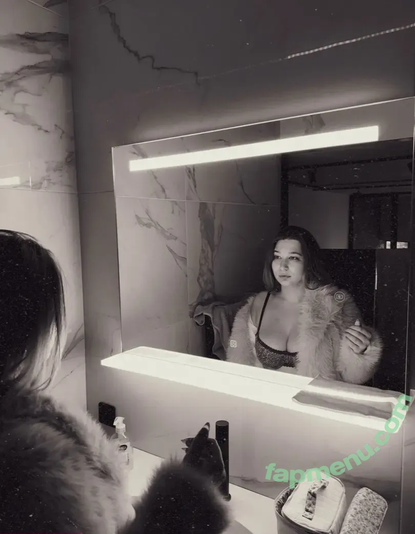 Apoline Perret nude photo #0163 (apolineprrt / shaniaperrett)