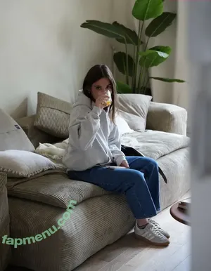 Apollinegrmz / Apo / apolline_guer nude photo #0184