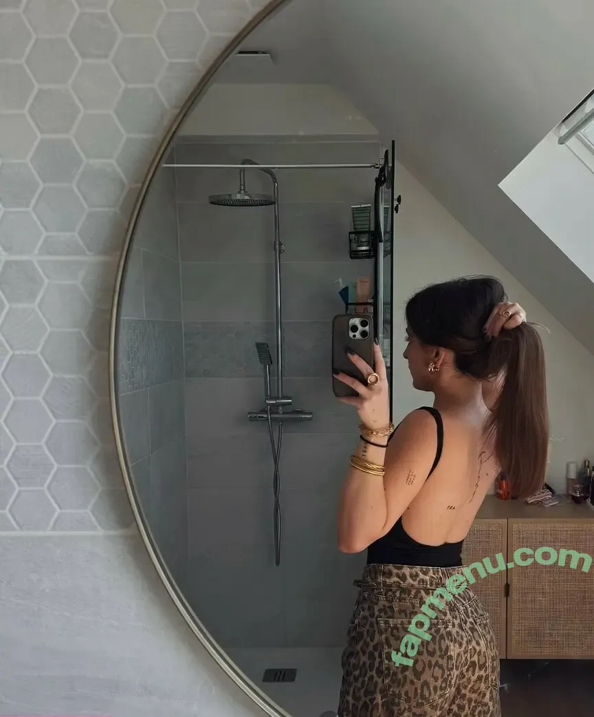 Apollinegrmz nude photo #0149 (Apo / apolline_guer)