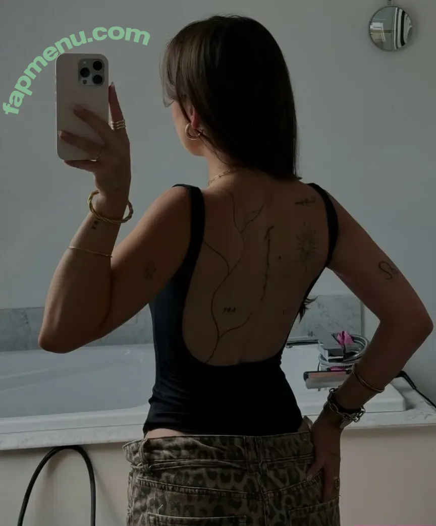 Apollinegrmz nude photo #0172 (Apo / apolline_guer)