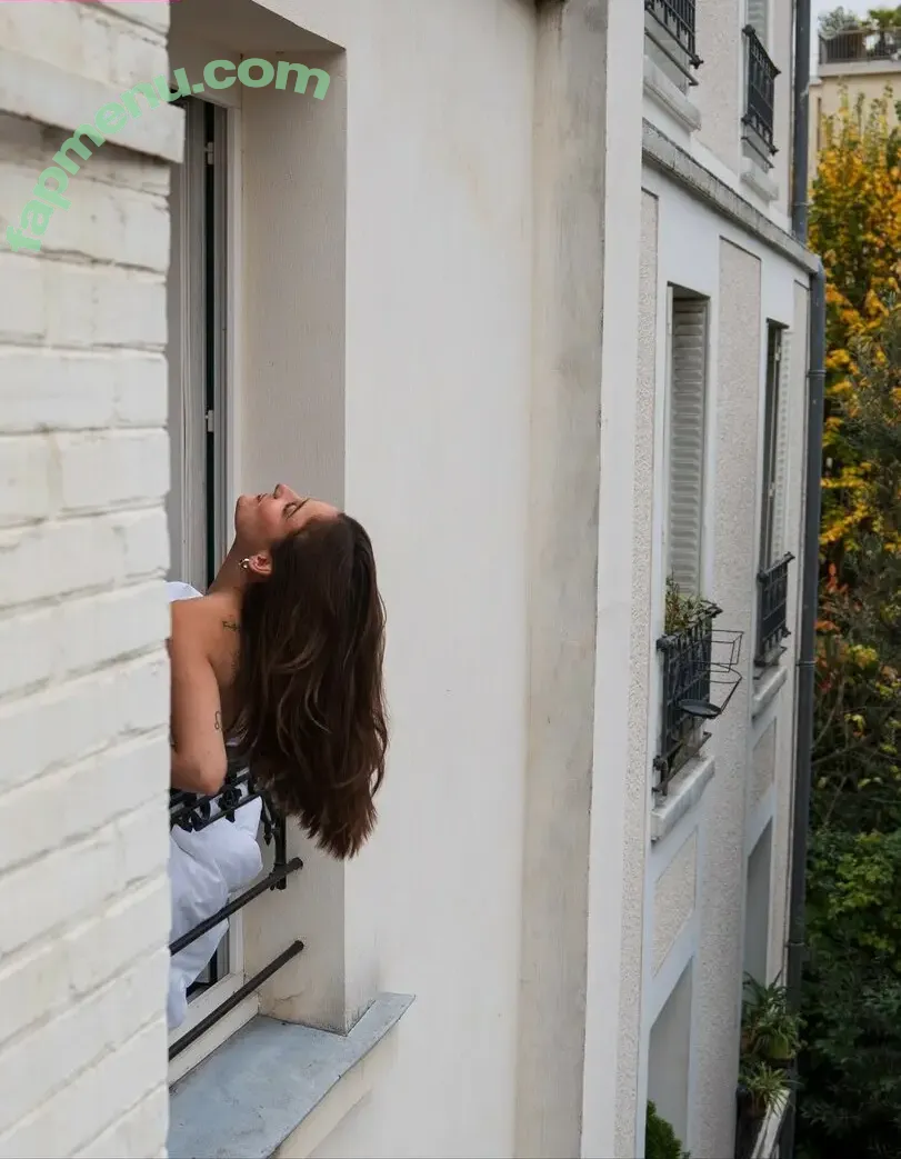 Apollinegrmz nude photo #0181 (Apo / apolline_guer)