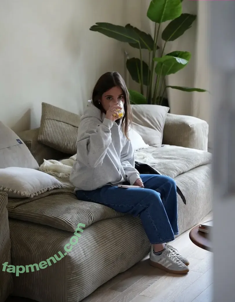 Apollinegrmz nude photo #0184 (Apo / apolline_guer)