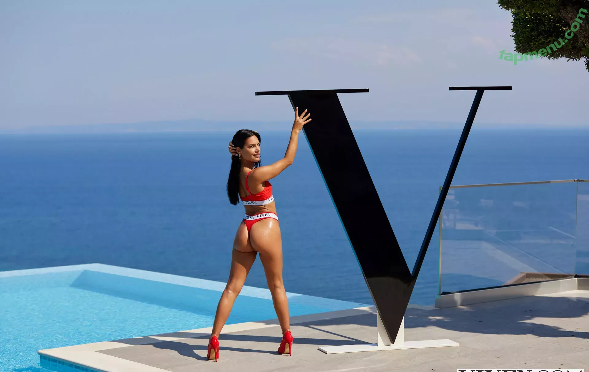 Apolonia Lapiedra nude photo #0215 (apolonialapiedra / apoloniarealx)