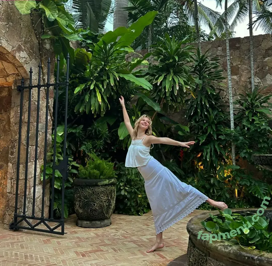 Apple Martin nude photo #0044 (applemartin)